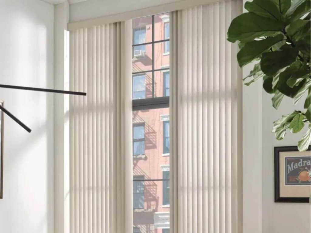 Ideal for sliding doors and expansive glass panes, vertical blinds offer straightforward operation, easy maintenance, and effective light control.