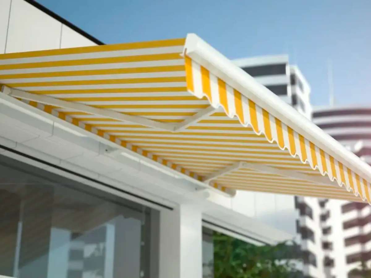Motorized vs Manual Awnings: Which Type of Awning is Right for You?